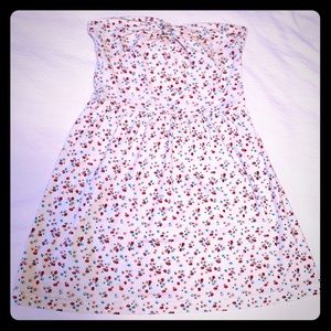 Adorable Floral Strapless Summer Dress